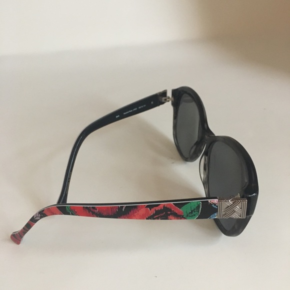 Vera Bradley eyeglass frame. Havana rose 55-16 135 - Picture 3 of 6